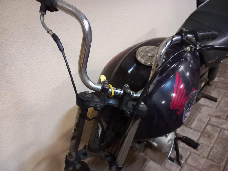 Foto 2 de 3 — Adolescente é detido pela Força Tática após tentar fuga de moto na Via Expressa